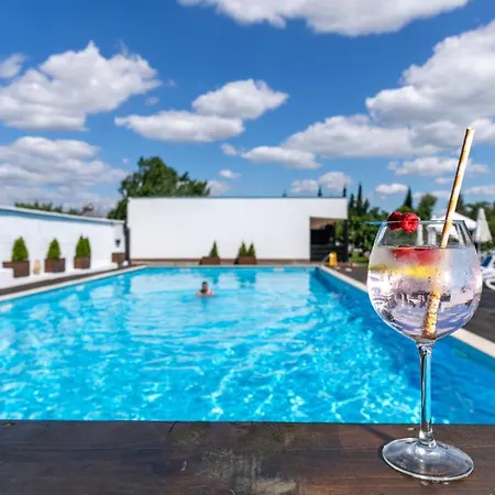 комплекс - и минерални басейни Otel