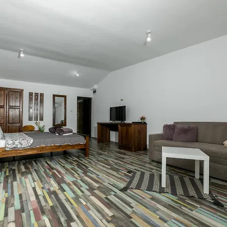 Hotel комплекс - и минерални басейни Varvara (Pazardjik)