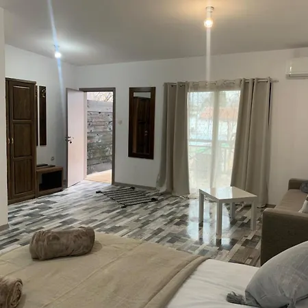 комплекс - и минерални басейни Otel Varvara (Pazardjik)