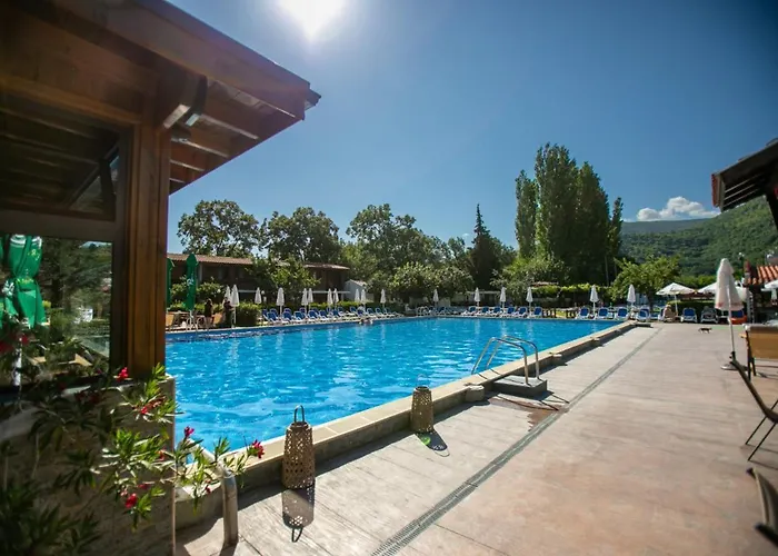 комплекс - хотел, аквапарк и минерлни басейни * Варвара