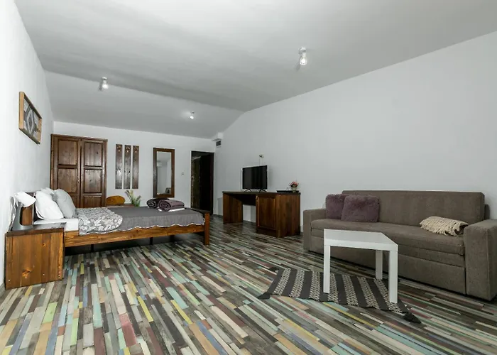 Хотел комплекс - хотел, аквапарк и минерлни басейни Варвара