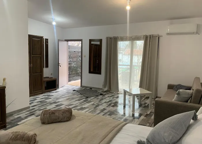 комплекс - хотел, аквапарк и минерлни басейни Хотел Варвара